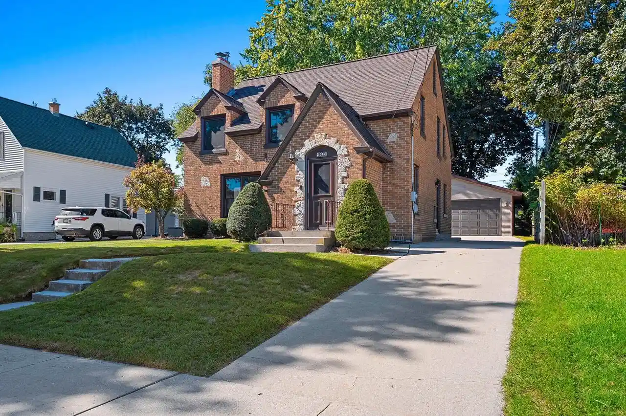 Photo 1 of Single family home for sale at 1036 N 17th Street, Manitowoc, WI 54220 | MLS# 1982605 | Listing updated on 2026-10-05