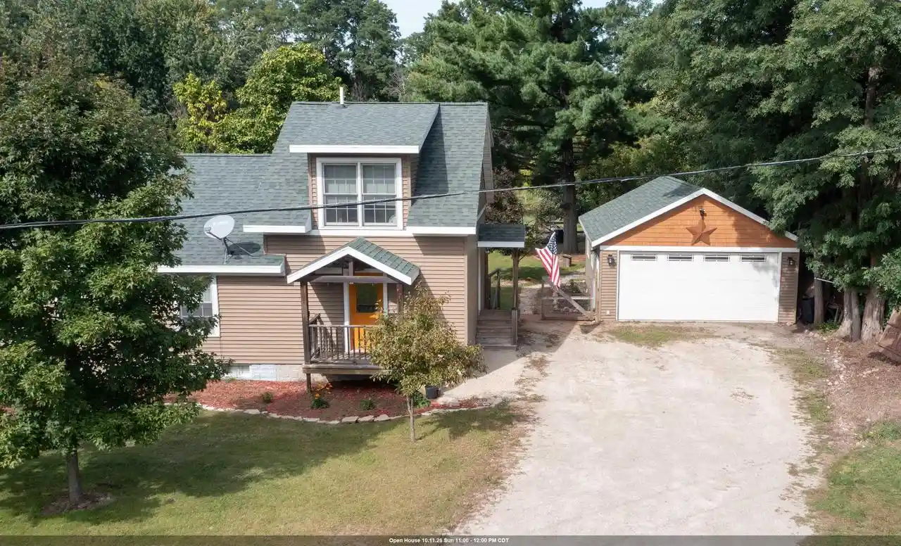 Photo 1 of Single family home for sale at 725 Shearer St, Waupaca, WI 54981 | MLS# 50333473 | Listing updated on 2026-10-07