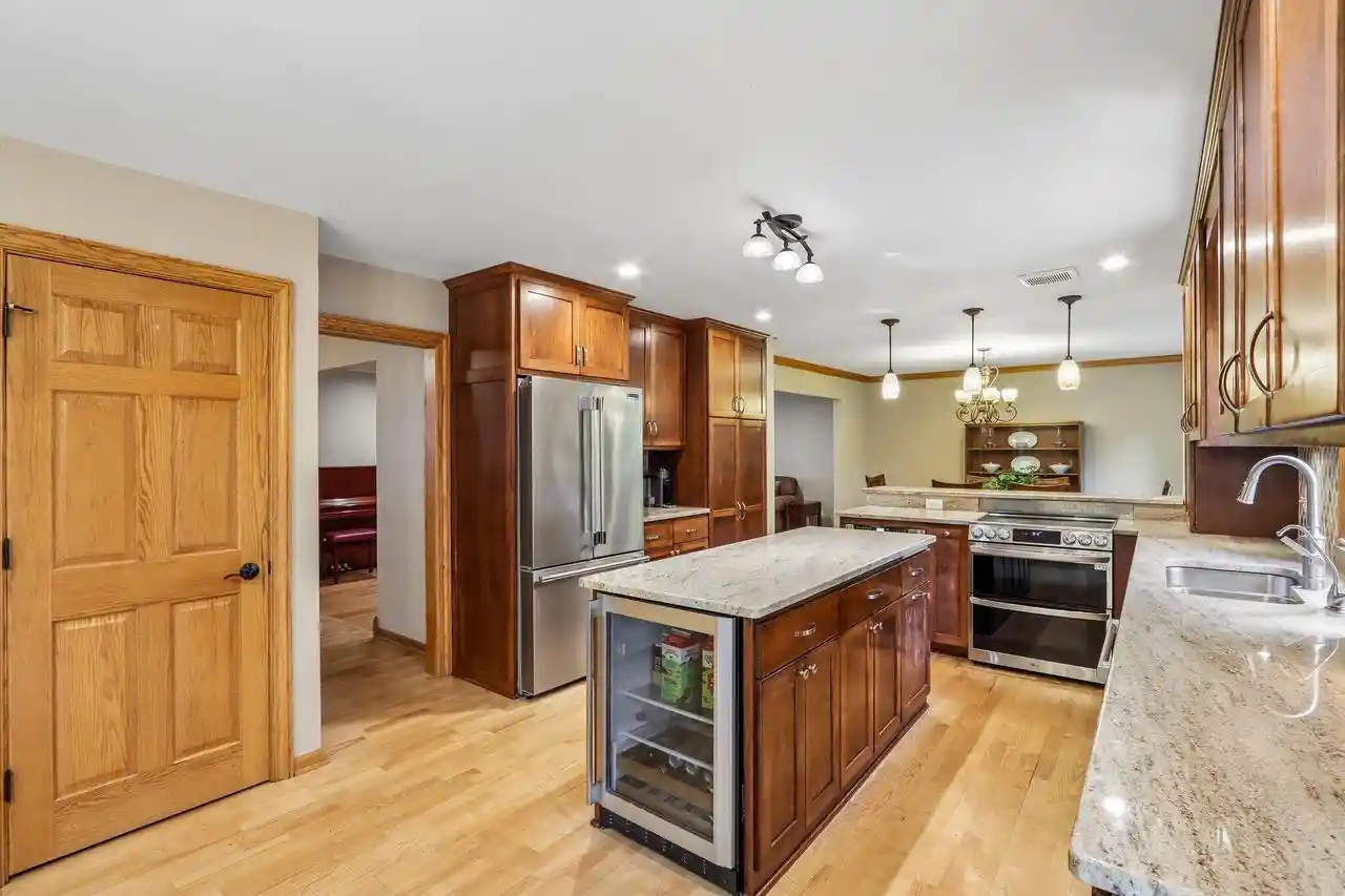Photo 4 of Single family home for sale at N66w31175 Chenequa Cir, Hartland, WI 53029 | MLS# 1982607 | Listing updated on 2026-10-07