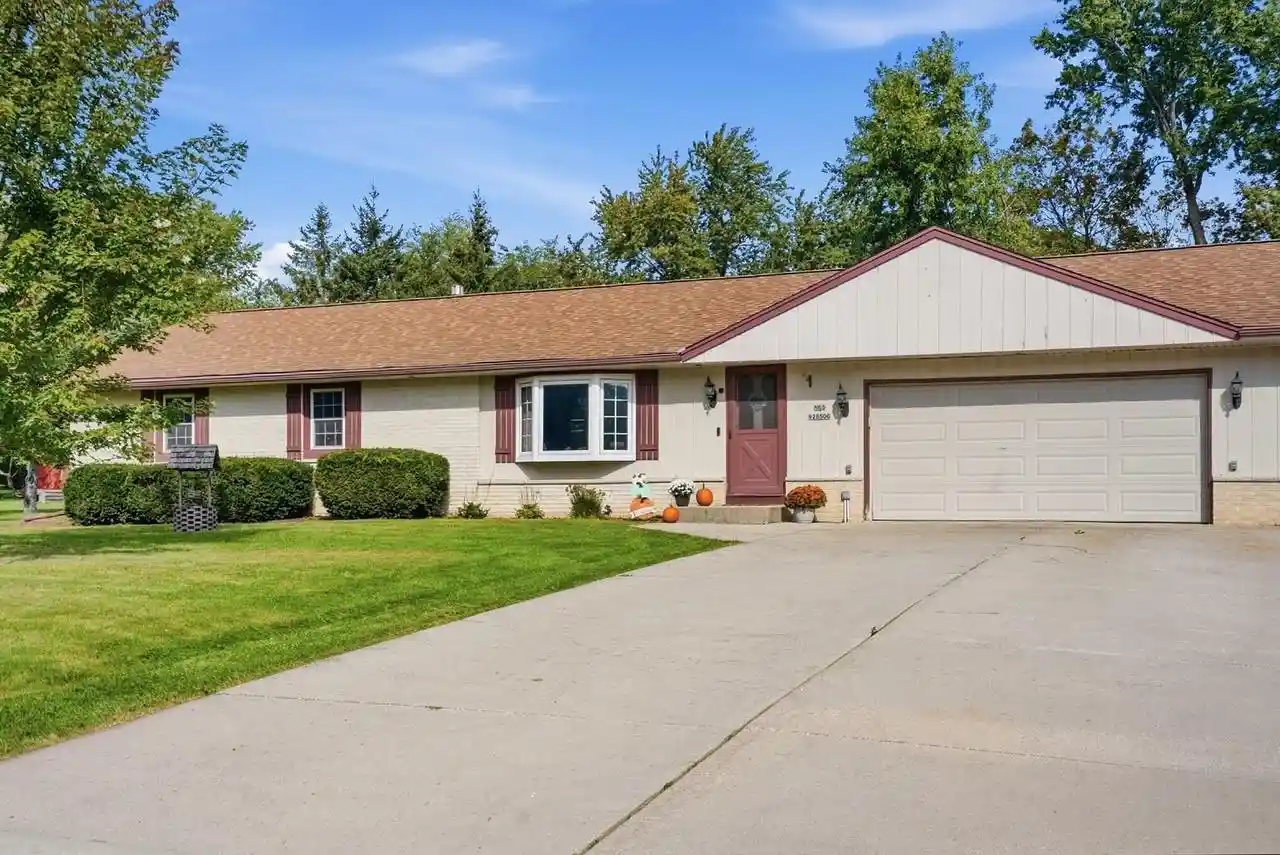 Single family home for sale at N65w28506 Fairlane Dr, Hartland, WI 53029 | MLS# 1982606