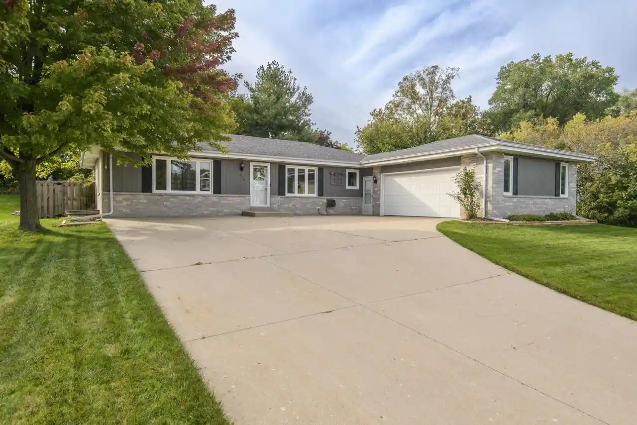 Photo 1 of Single family home for sale at 414 Whipple Tree Ln, Waterford, WI 53185 | MLS# 1982609 | Listing updated on 2026-10-07