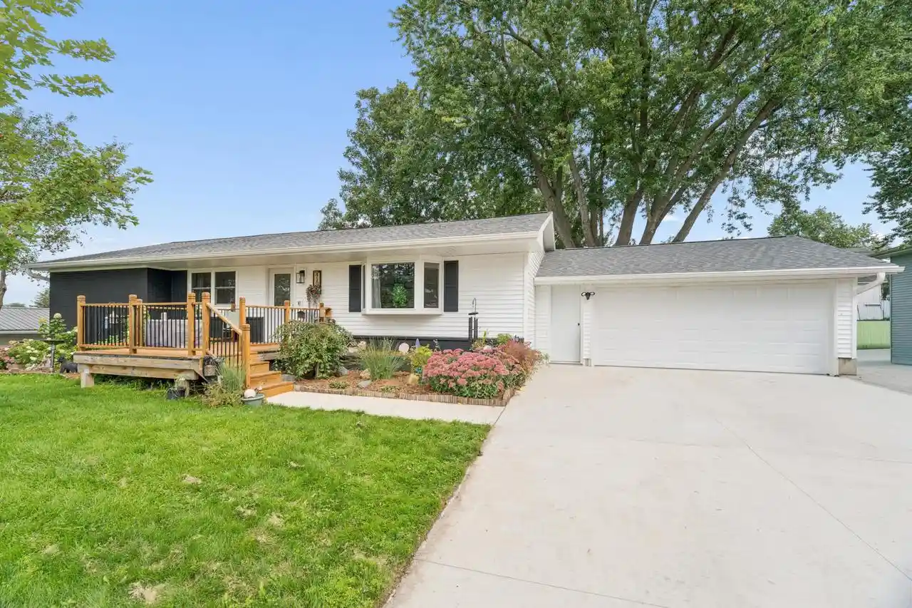 Photo 1 of Sale Pending at 410 S Main St, Markesan, WI 53946 | MLS# 1982613 | Listing updated on 2026-10-27