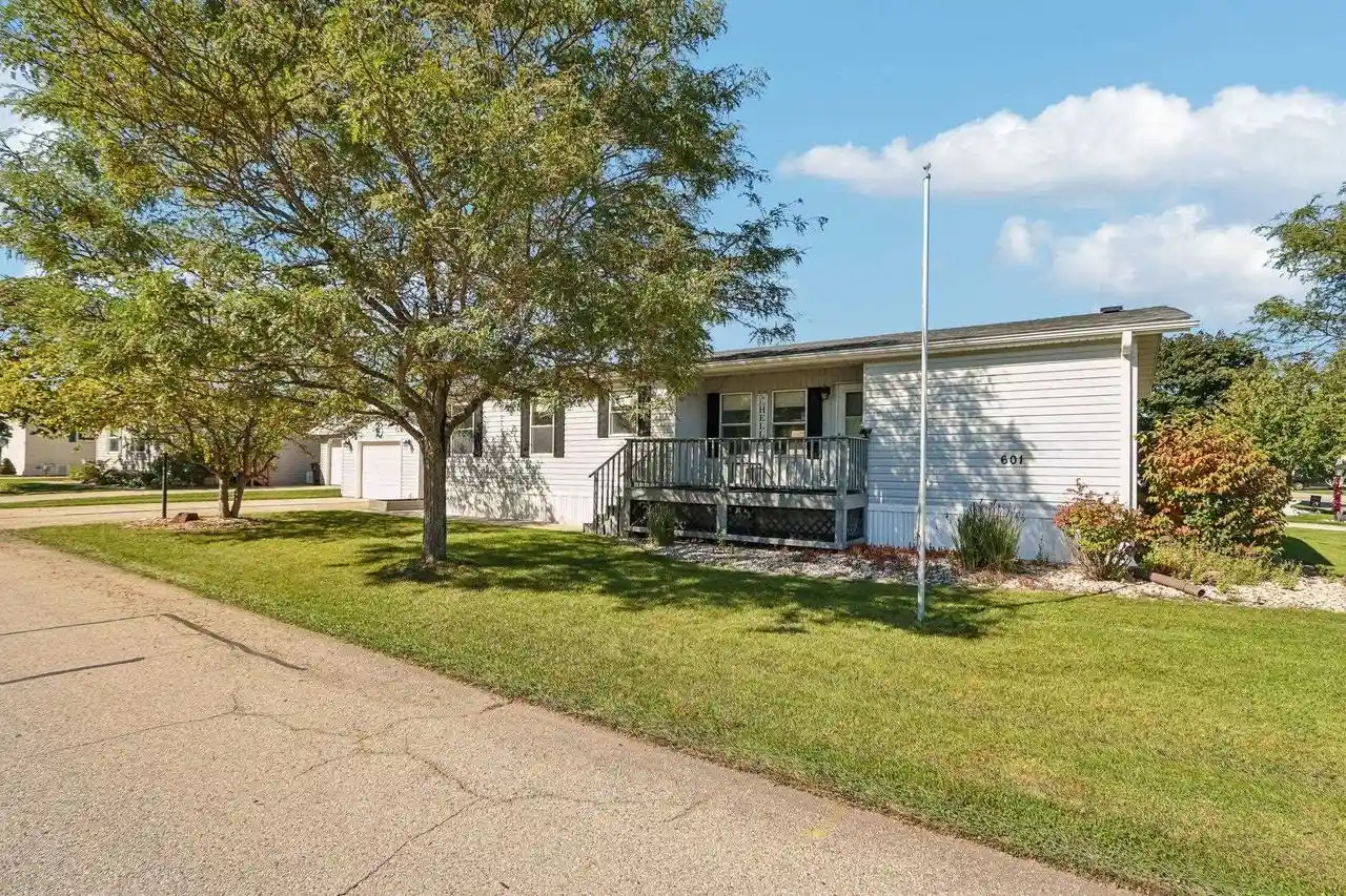 Photo 1 of Sale Pending at 601 Park Ridge Rd, Waterford, WI 53185 | MLS# 2033674 | Listing updated on 2026-10-05