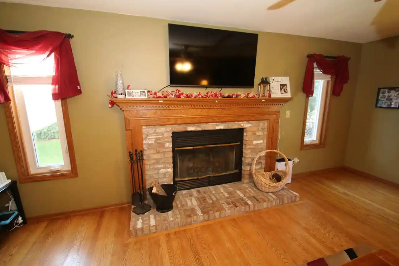 Photo 3 of Sale Pending at 1116 Whittier Ln, Oconomowoc, WI 53066 | MLS# 1982621 | Listing updated on 2026-10-04