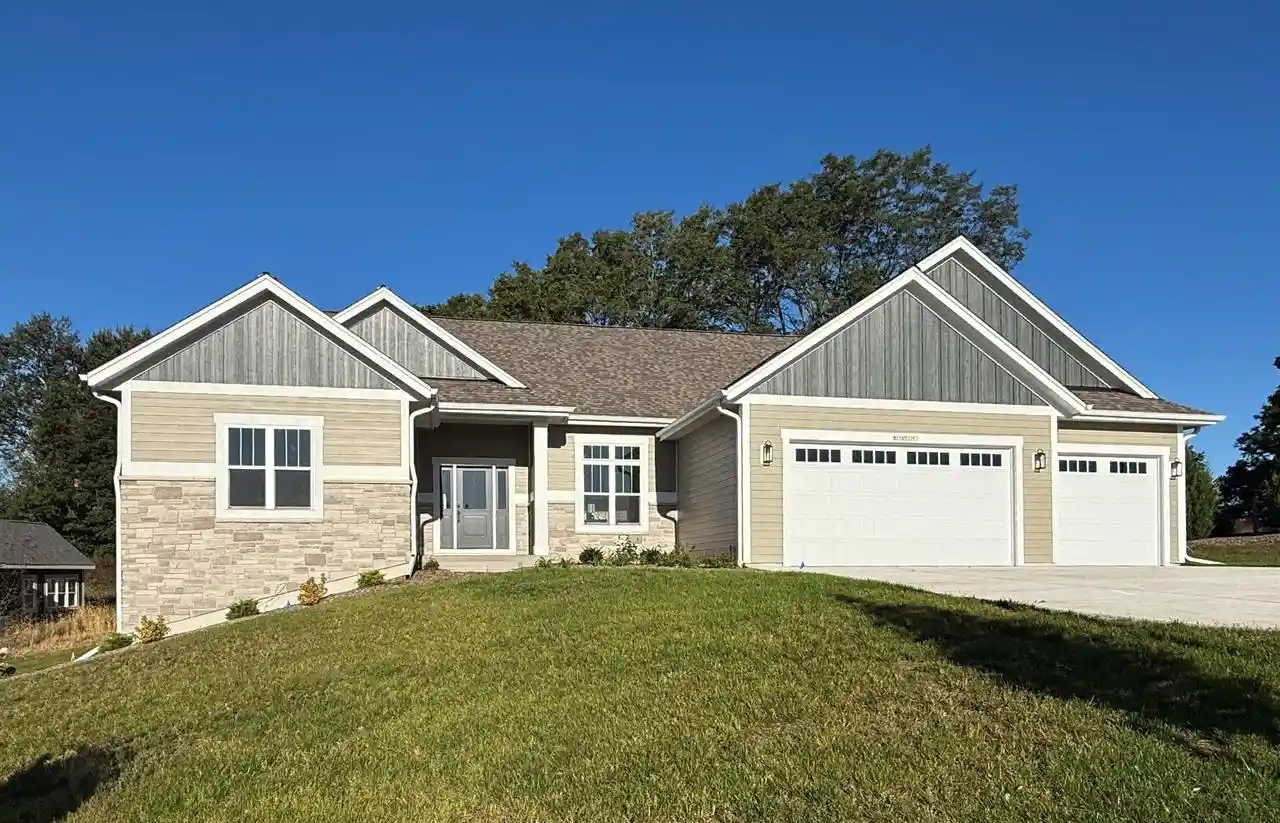 Photo 1 of Single family home for sale at W254n5593 Crescent Hl Dr, Sussex, WI 53089 | MLS# 1982634 | Listing updated on 2026-10-07