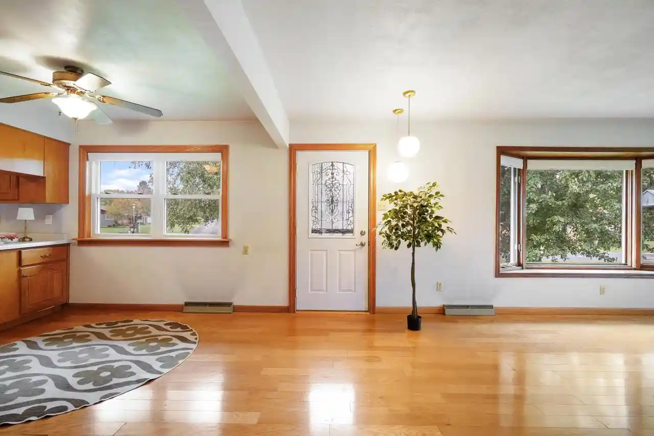 Photo 4 of Single family home for sale at W4923 Hoeth St, La Crosse, WI 54601 | MLS# 1982635 | Listing updated on 2026-10-07