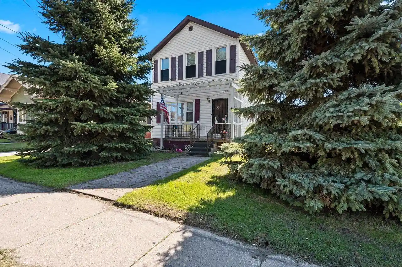 Photo 1 of Single family home for sale at 1319 Marshall St, Manitowoc, WI 54220 | MLS# 1982643 | Listing updated on 2026-10-03