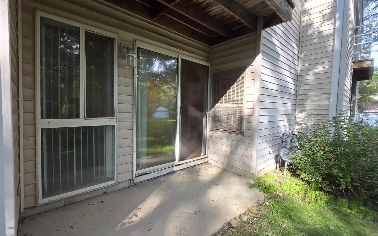 Photo 4 of Condo for sale at 815 W Puetz Rd, Oak Creek, WI 53154 | MLS# 1982651 | Listing updated on 2026-10-06