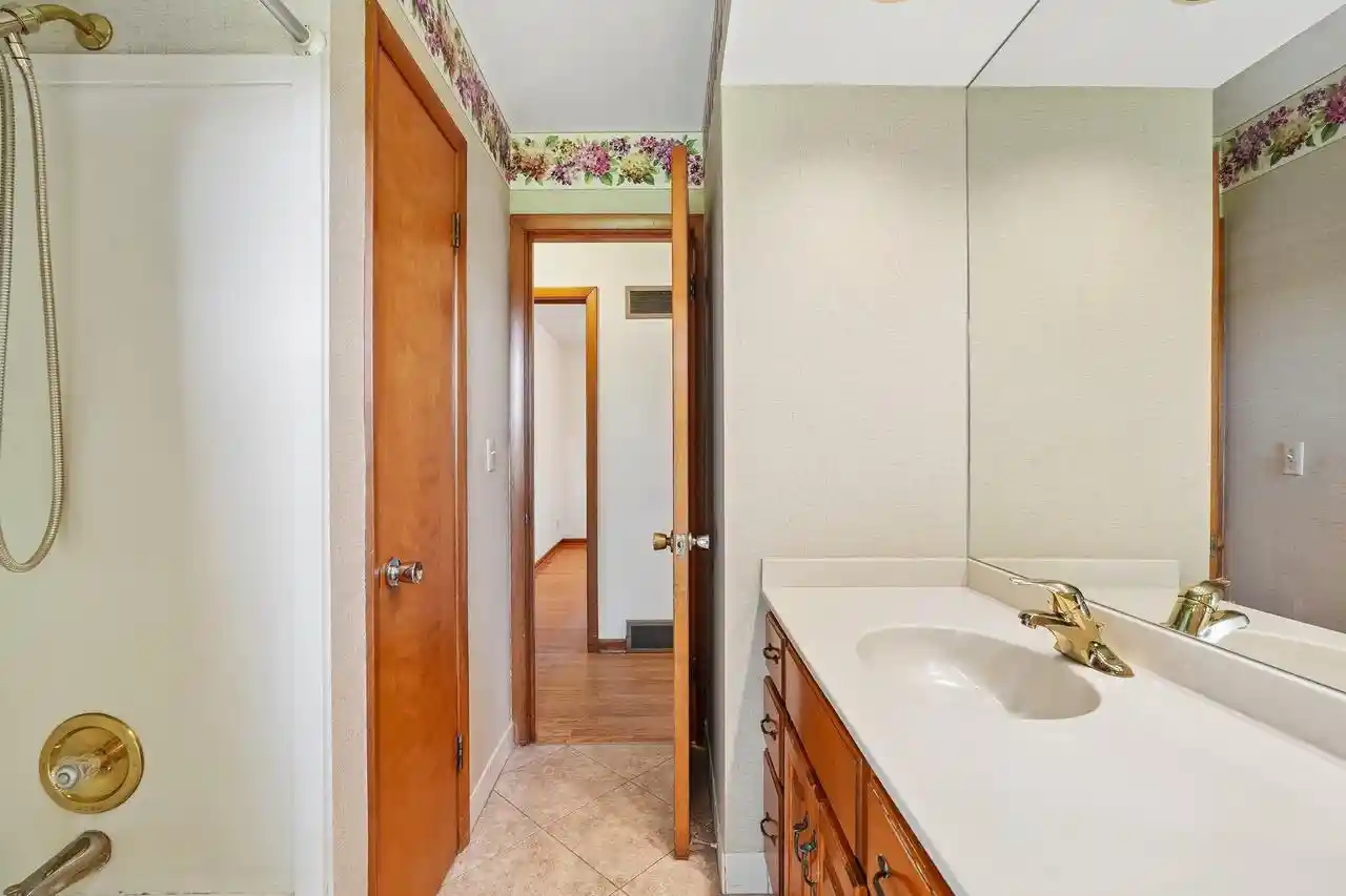 Photo 4 of Single family home for sale at 10321 W Church St, Franklin, WI 53132 | MLS# 1982666 | Listing updated on 2026-10-07