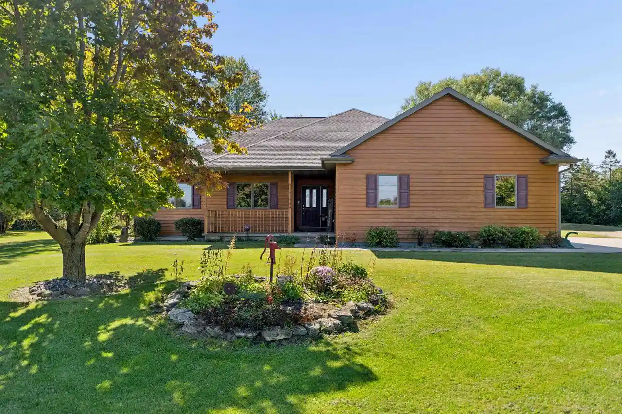 Photo 1 of Single family home for sale at W5851 County Rd O, Appleton, WI 54913 | MLS# 50333497 | Listing updated on 2026-10-04