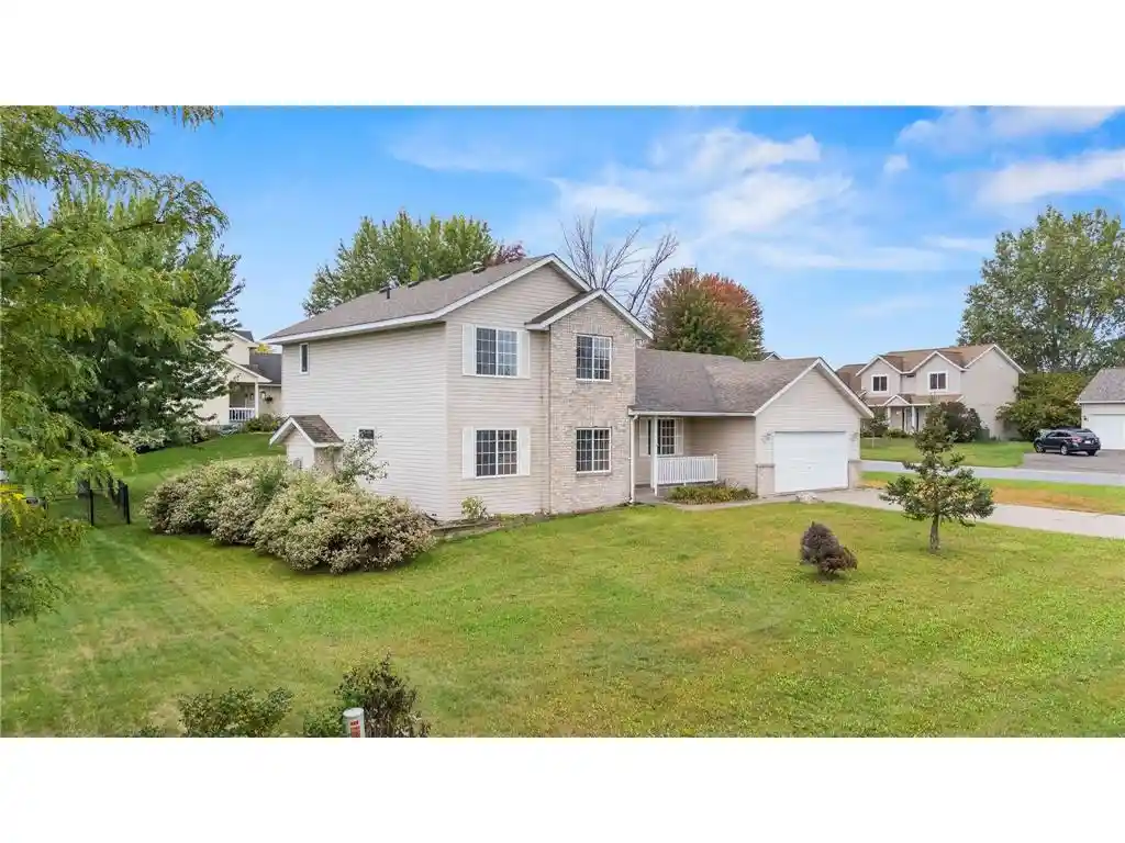Photo 1 of Single family home for sale at 400 Durango Dr, Roberts, WI 54023 | MLS# 7150947 | Listing updated on 2026-10-06