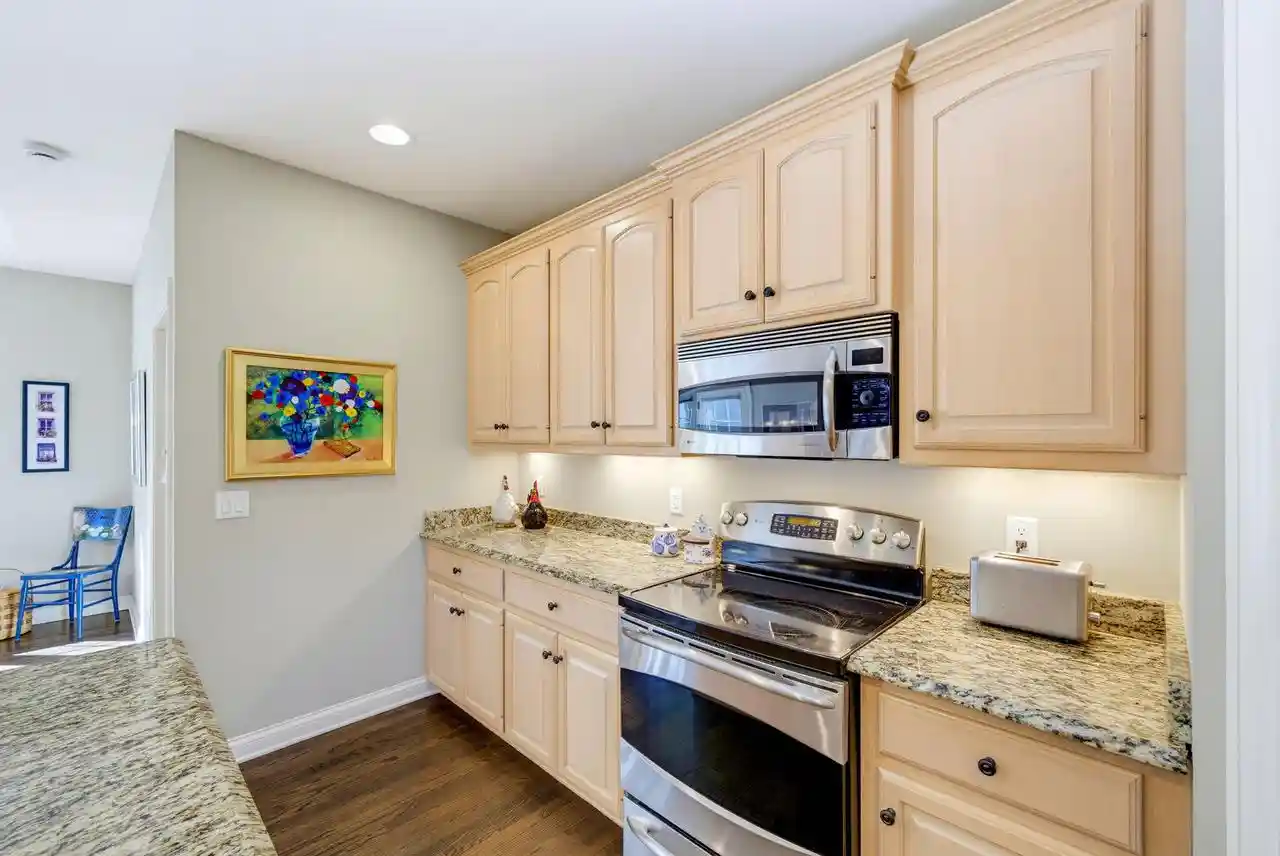 Listing Photo 5 - Condo for sale in building located at 11267 N River Birch Dr, Mequon, WI 53092