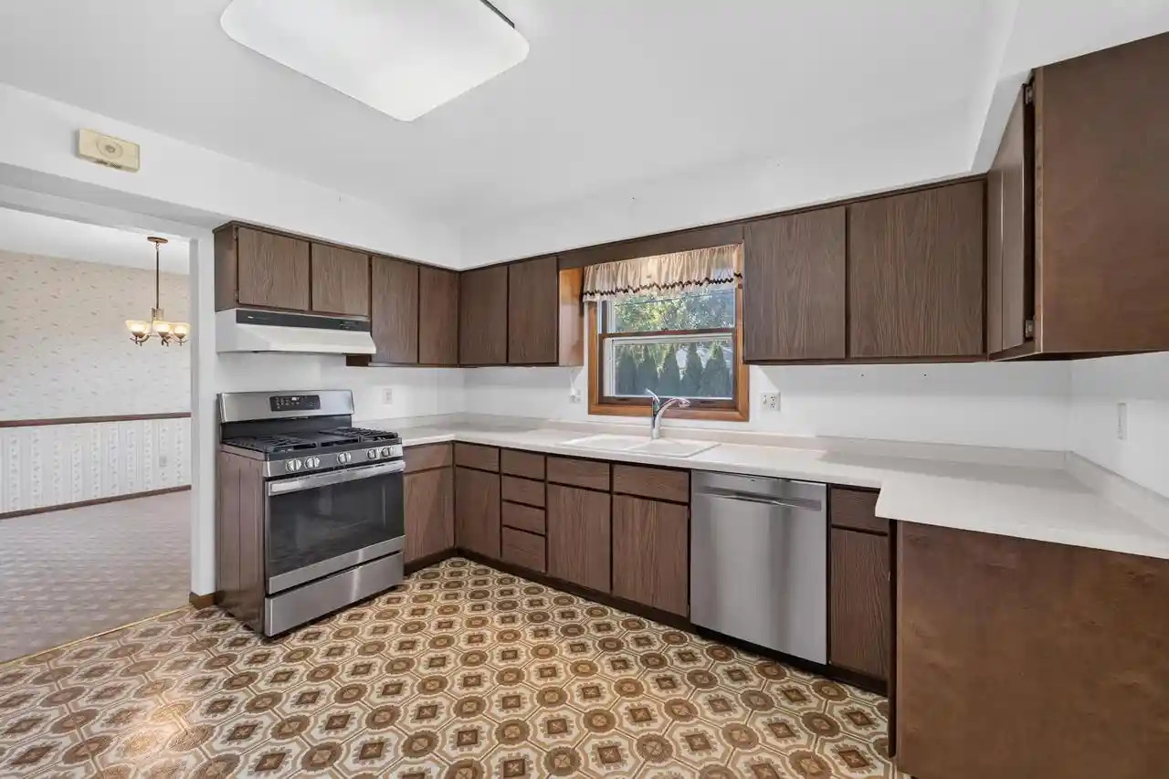 Photo 2 of Single family home for sale at 7017 Prairie Dr, Middleton, WI 53562 | MLS# 2033718 | Listing updated on 2026-10-08