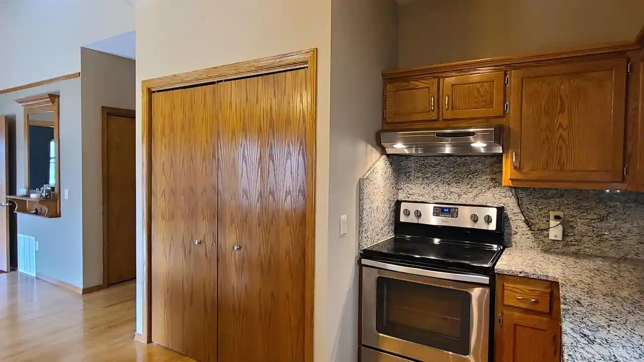 Listing Photo 4 - Condo for sale in building located at 1807 Ridgeway Dr, De Pere, WI 54115 - Unit #38