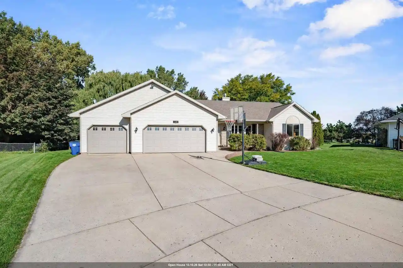 Photo 1 of Single family home for sale at 720 Hickory Valley Ct, De Pere, WI 54115 | MLS# 50333516 | Listing updated on 2026-10-04