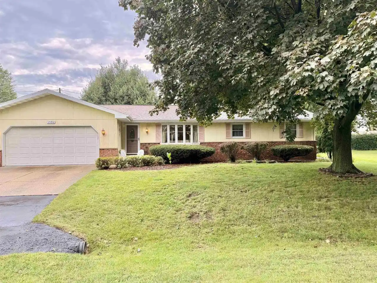 Photo 1 of Single family home for sale at 1596 Oakridge Ct, Menasha, WI 54952 | MLS# 50333495 | Listing updated on 2026-10-06