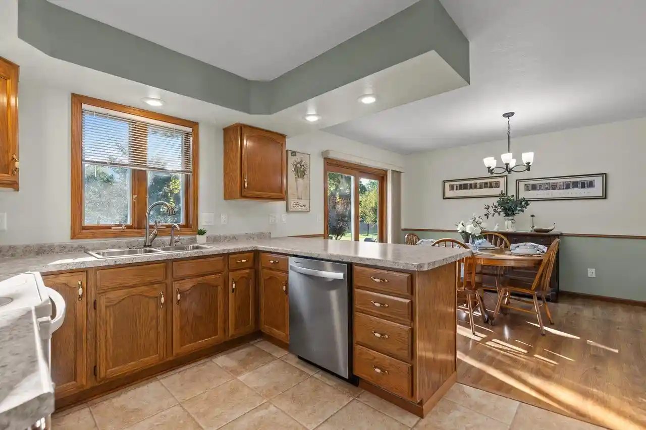 Photo 3 of Single family home for sale at 1270 Snowdon Dr, Oshkosh, WI 54904 | MLS# 50333498 | Listing updated on 2026-10-04