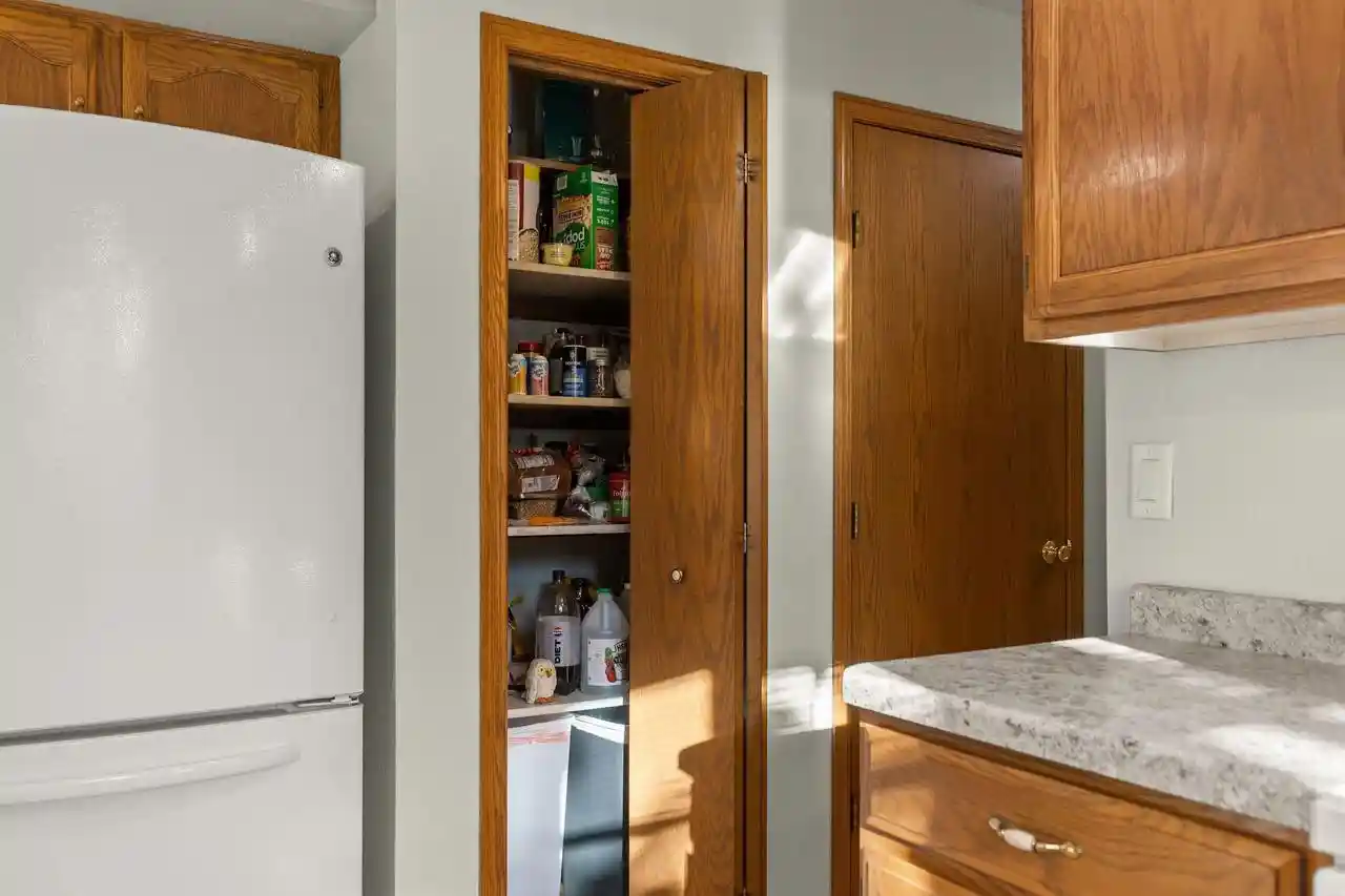 Photo 4 of Single family home for sale at 1270 Snowdon Dr, Oshkosh, WI 54904 | MLS# 50333498 | Listing updated on 2026-10-04