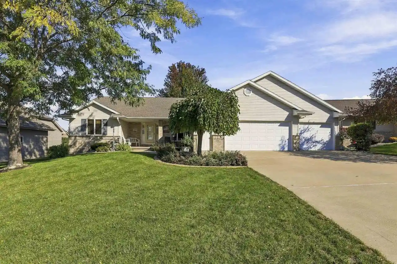 Photo 1 of Single family home for sale at 1394 W Mason Ridge Ct, Appleton, WI 54914 | MLS# 50333499 | Listing updated on 2026-10-02