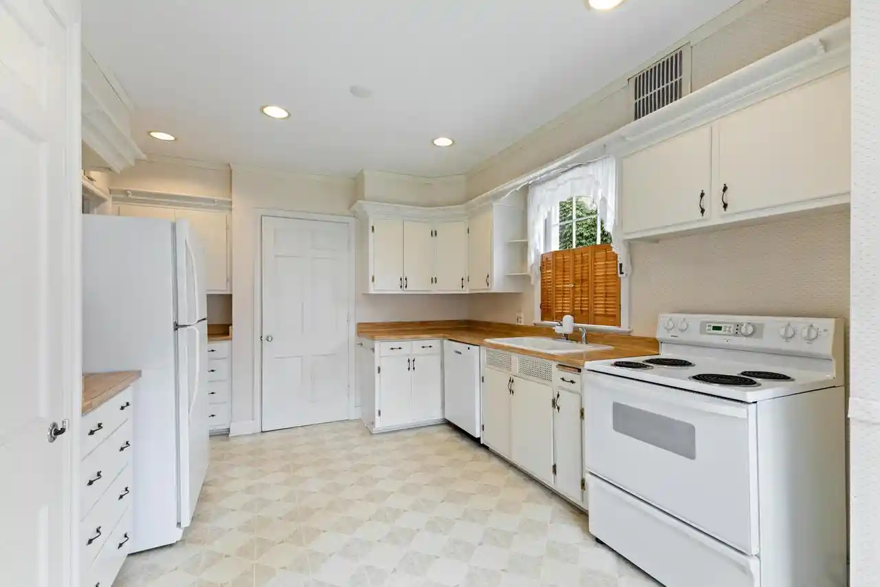 Photo 3 of Single family home for sale at 3920 Kinzie Ave, Racine, WI 53405 | MLS# 1982689 | Listing updated on 2026-10-09