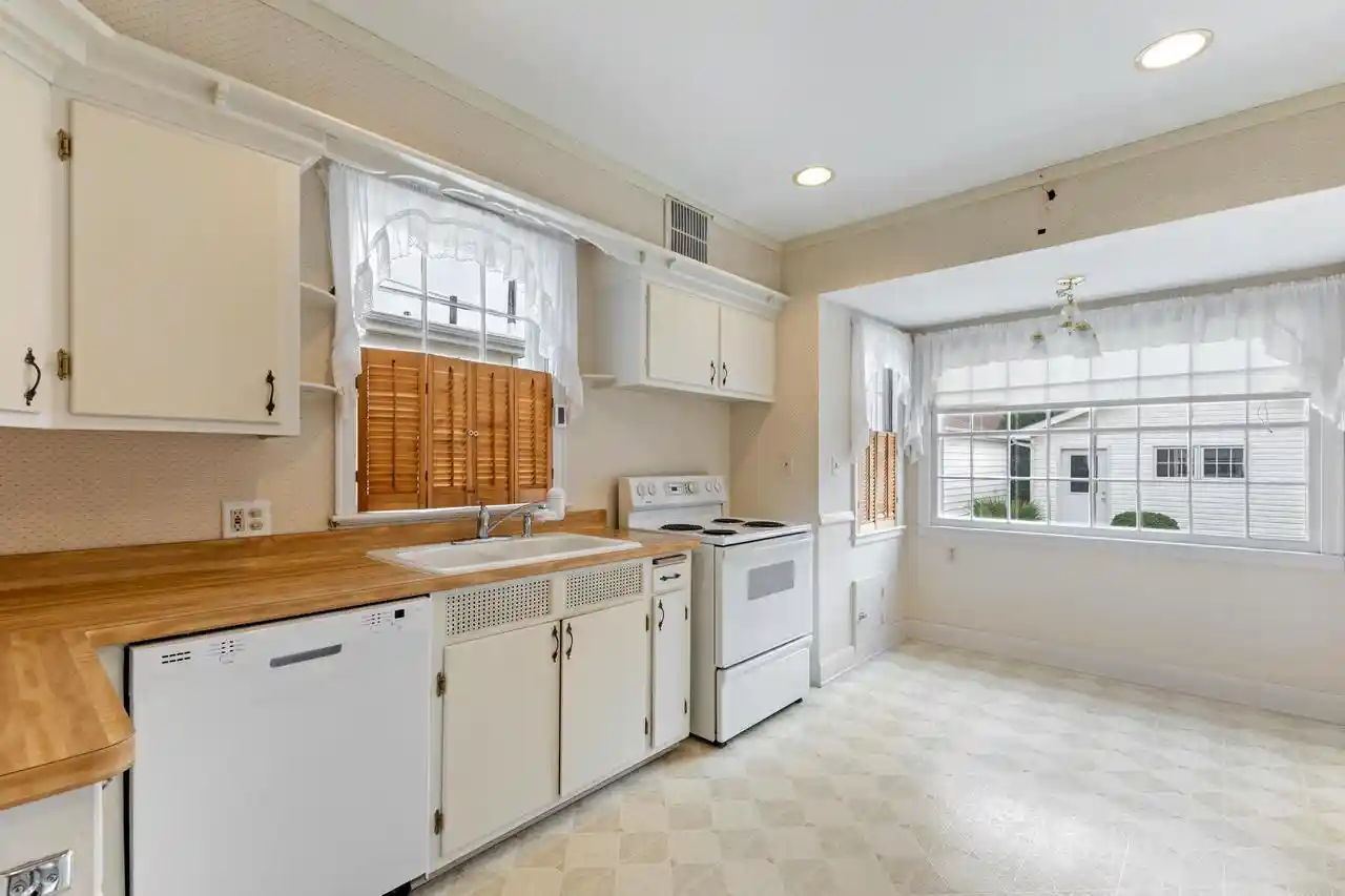 Photo 4 of Single family home for sale at 3920 Kinzie Ave, Racine, WI 53405 | MLS# 1982689 | Listing updated on 2026-10-09