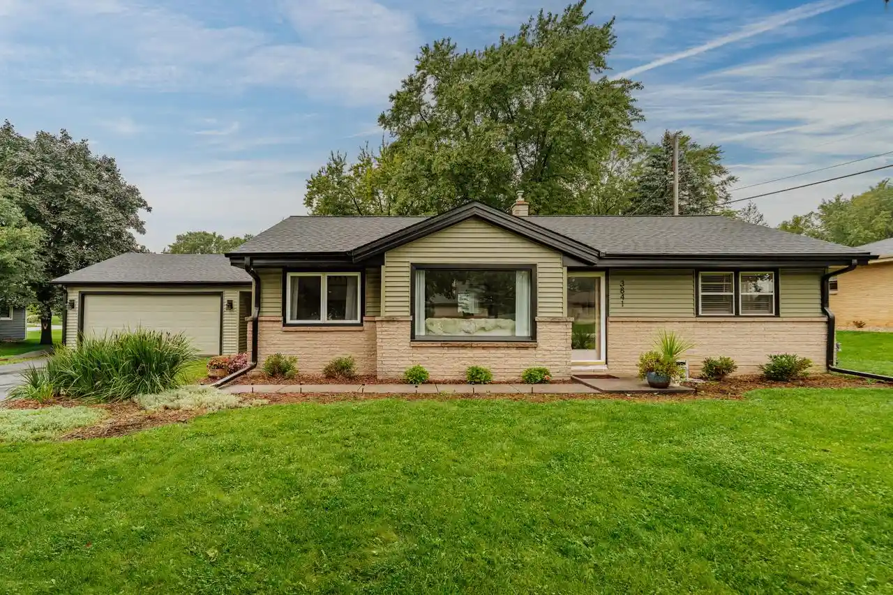 Single family home for sale at 3841 S Sunny Ridge Ln, New Berlin, WI 53151 | MLS# 1982700