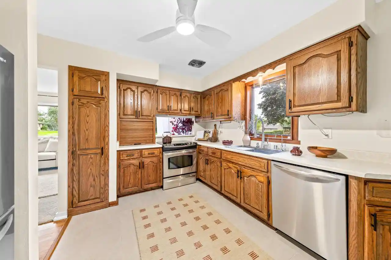 Photo 4 of Single family home for sale at 3841 S Sunny Ridge Ln, New Berlin, WI 53151 | MLS# 1982700 | Listing updated on 2026-10-03