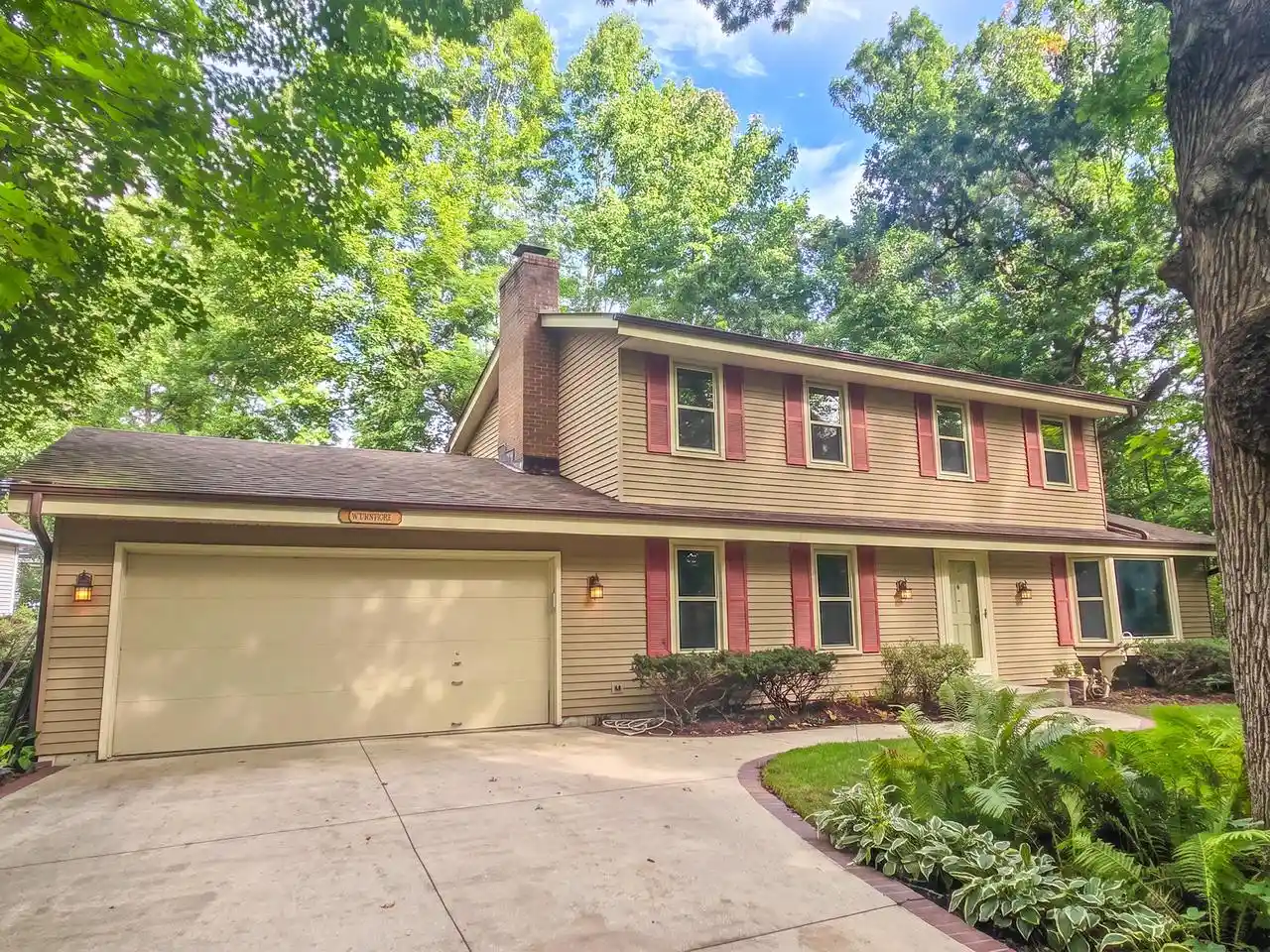 Single family home for sale at N27w22212 Shadywood Ct, Waukesha, WI 53186 | MLS# 1982698