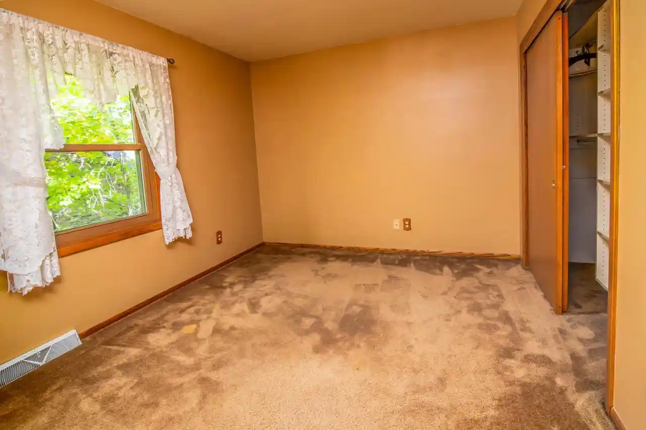 Photo 3 of Single family home for sale at N27w22212 Shadywood Ct, Waukesha, WI 53186 | MLS# 1982698 | Listing updated on 2026-10-20