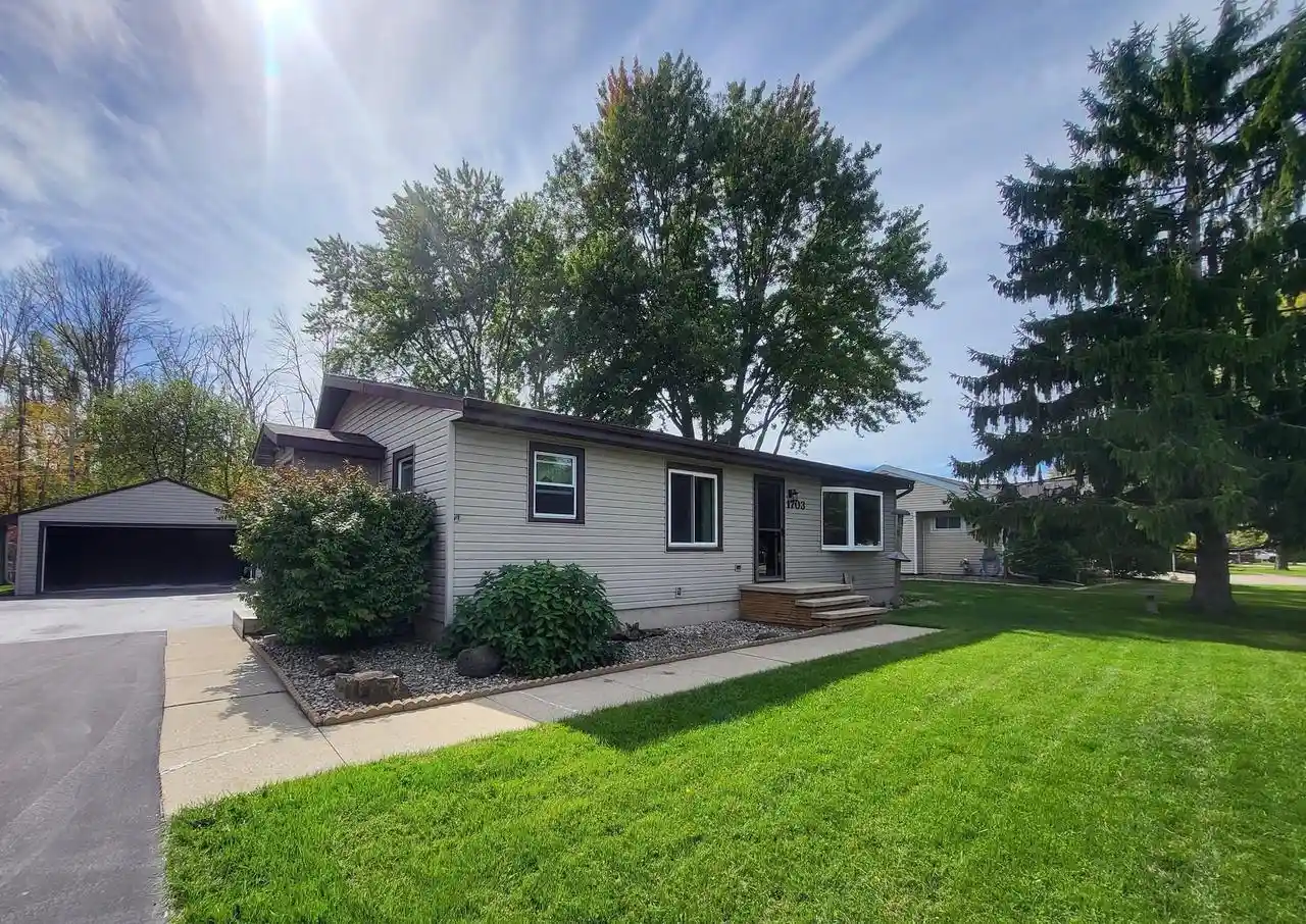 Photo 1 of Single family home for sale at 1703 Plank Rd, Menasha, WI 54952 | MLS# 50333506 | Listing updated on 2026-10-06