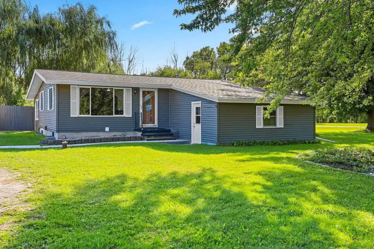 Photo 1 of Single family home for sale at 6649 County Rd R, Oshkosh, WI 54902 | MLS# 50333523 | Listing updated on 2026-10-07