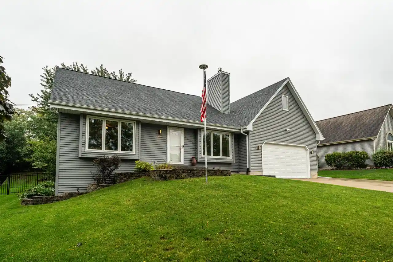 Photo 1 of Single family home for sale at 7244 S Dover Hl Ct, Franklin, WI 53132 | MLS# 1982706 | Listing updated on 2026-10-04