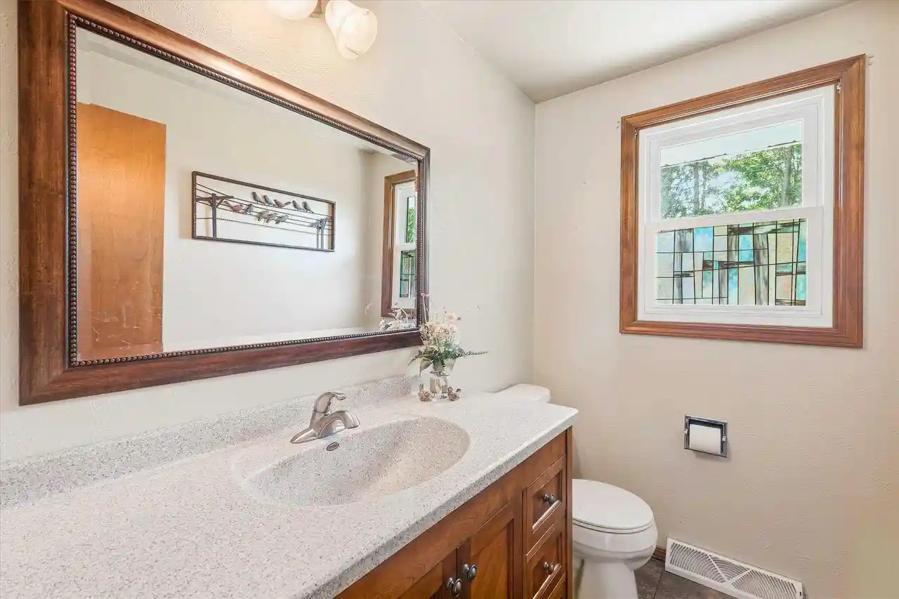 Photo 2 of Single family home for sale at 1417 Lindale Ln, Green Bay, WI 54313 | MLS# 50333501 | Listing updated on 2026-10-06
