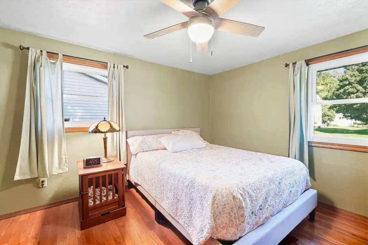 Photo 3 of Single family home for sale at 1417 Lindale Ln, Green Bay, WI 54313 | MLS# 50333501 | Listing updated on 2026-10-06