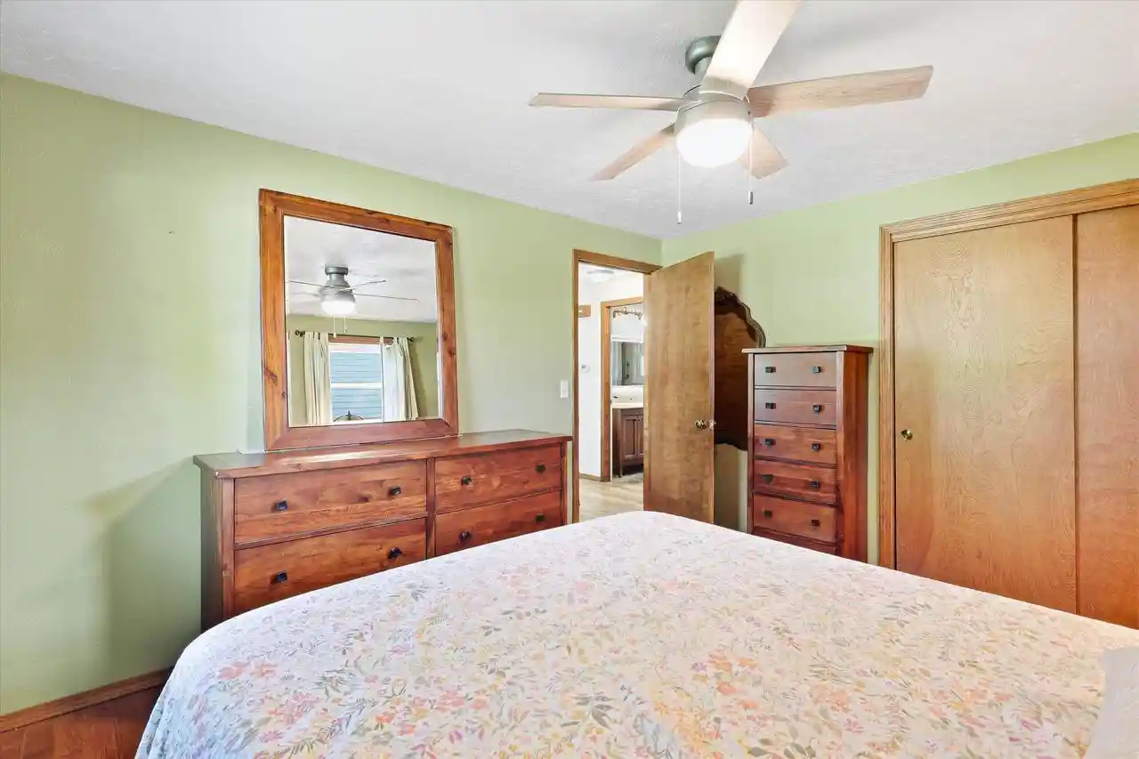 Photo 3 of Single family home for sale at 1417 Lindale Ln, Green Bay, WI 54313 | MLS# 50333501 | Listing updated on 2026-10-06