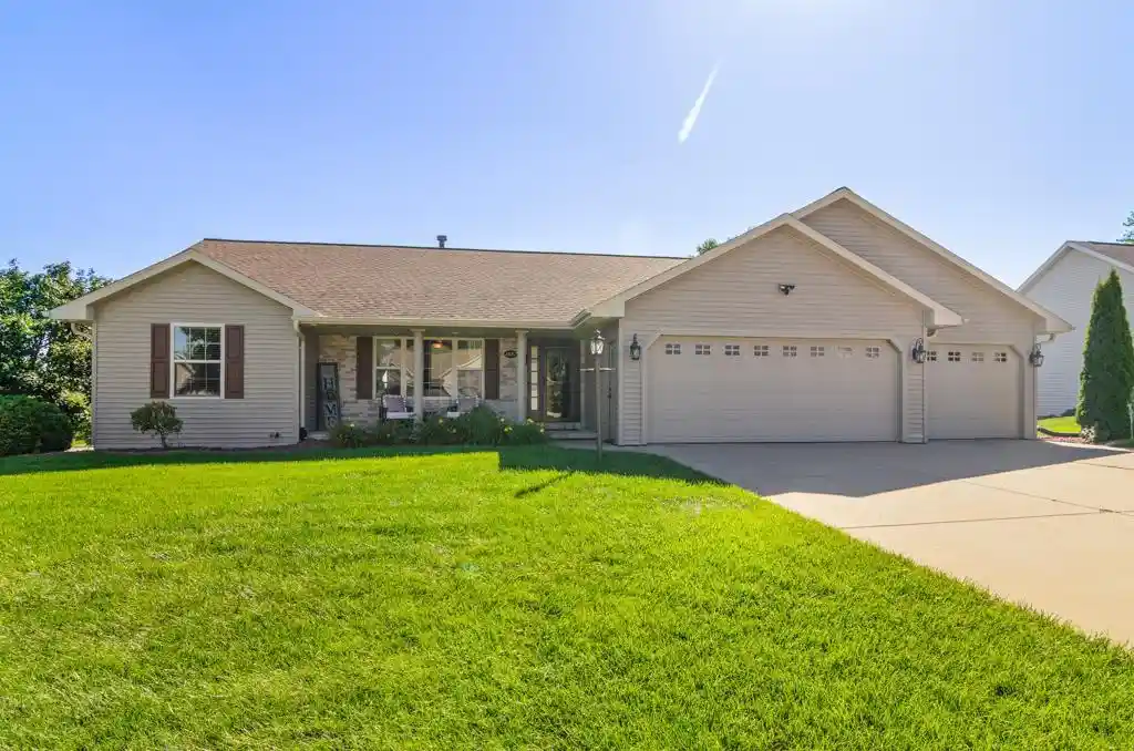 Photo 1 of Single family home for sale at 3587 Mighty Oak Trl, Green Bay, WI 54313 | MLS# 50333502 | Listing updated on 2026-09-30