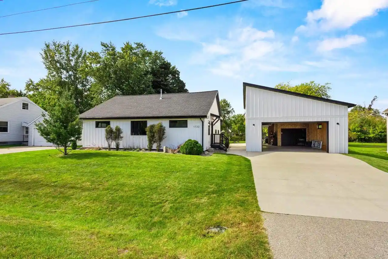 Photo 1 of Single family home for sale at 1732 Island Ct, Green Bay, WI 54303 | MLS# 50333530 | Listing updated on 2026-09-30