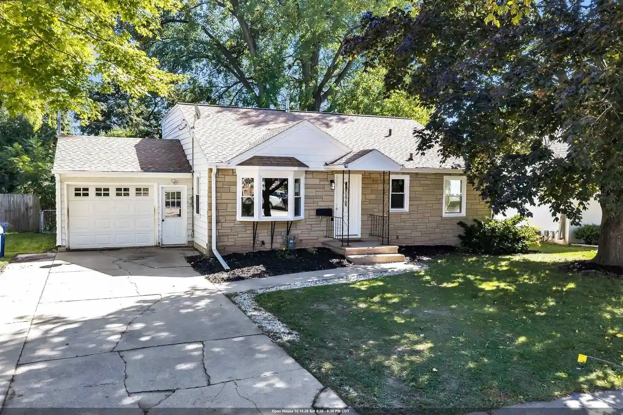 Photo 1 of Single family home for sale at 1017 Raymond St, Green Bay, WI 54304 | MLS# 50333533 | Listing updated on 2026-10-10