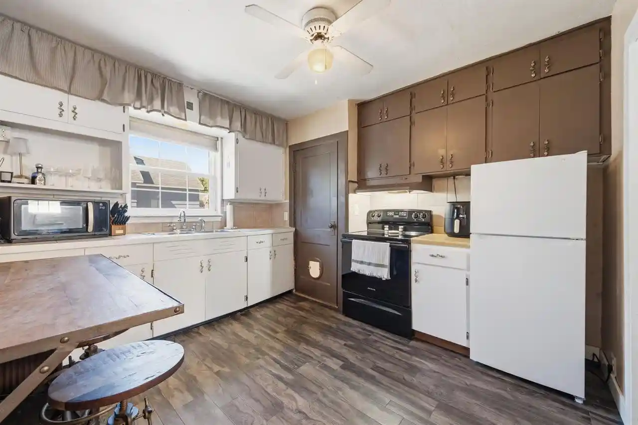 Photo 2 of Single family home for sale at 406 N Ash Ave, Marshfield, WI 54449 | MLS# 22604852 | Listing updated on 2026-09-30