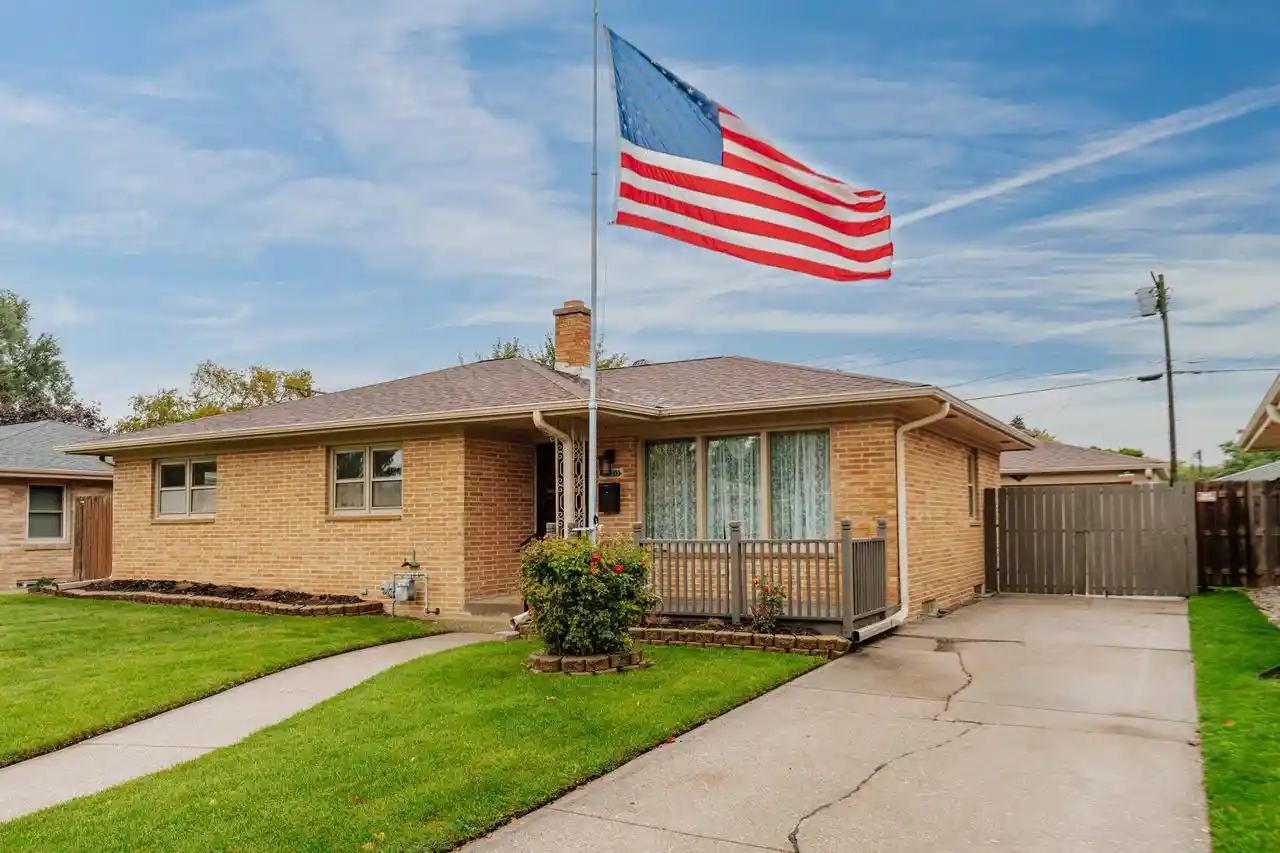 Photo 1 of Single family home for sale at 1020 Coronada Dr, Racine, WI 53402 | MLS# 1982711 | Listing updated on 2026-10-01