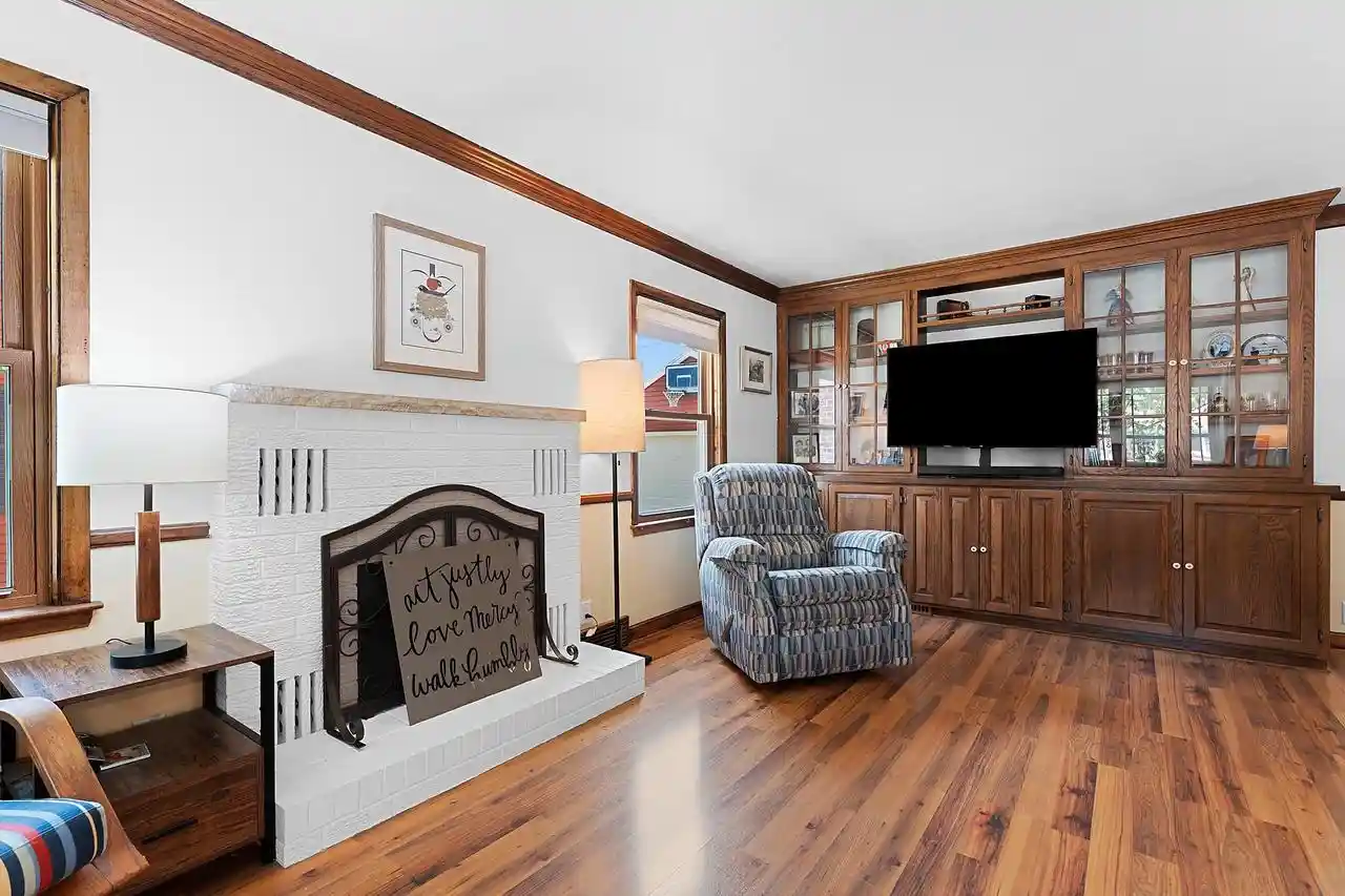 Photo 3 of Single family home for sale at 613 E Byrd St, Appleton, WI 54911 | MLS# 50333520 | Listing updated on 2026-10-07