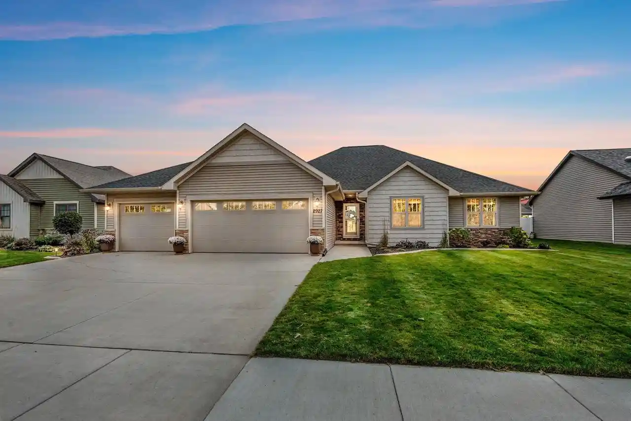 Photo 1 of Single family home for sale at 2927 Gardenia Dr, Appleton, WI 54913 | MLS# 50333553 | Listing updated on 2026-10-04