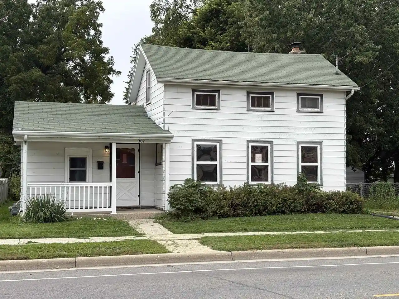 Photo 1 of Single family home for sale at 307 N Pearl St, Janesville, WI 53548 | MLS# 2033745 | Listing updated on 2026-10-07