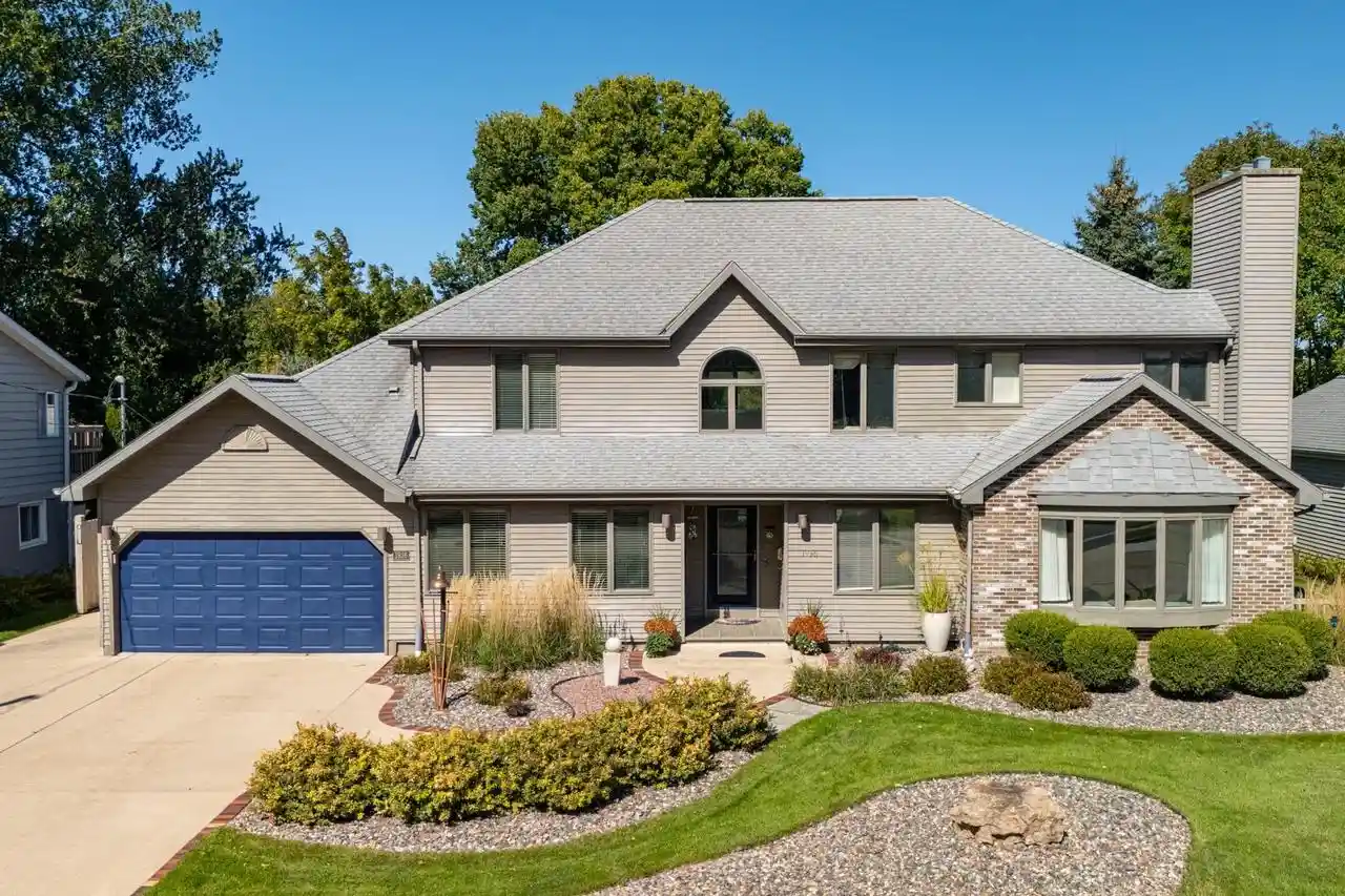 Photo 1 of Single family home for sale at 1936 E Murdock Ave, Oshkosh, WI 54901 | MLS# 50333554 | Listing updated on 2026-10-02