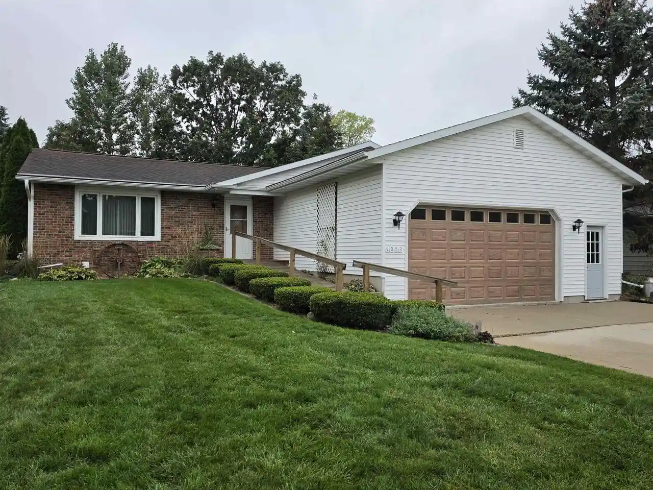 Photo 1 of Single family home for sale at 1052 Eastman Ln, Fond Du Lac, WI 54935 | MLS# 50333542 | Listing updated on 2026-09-30