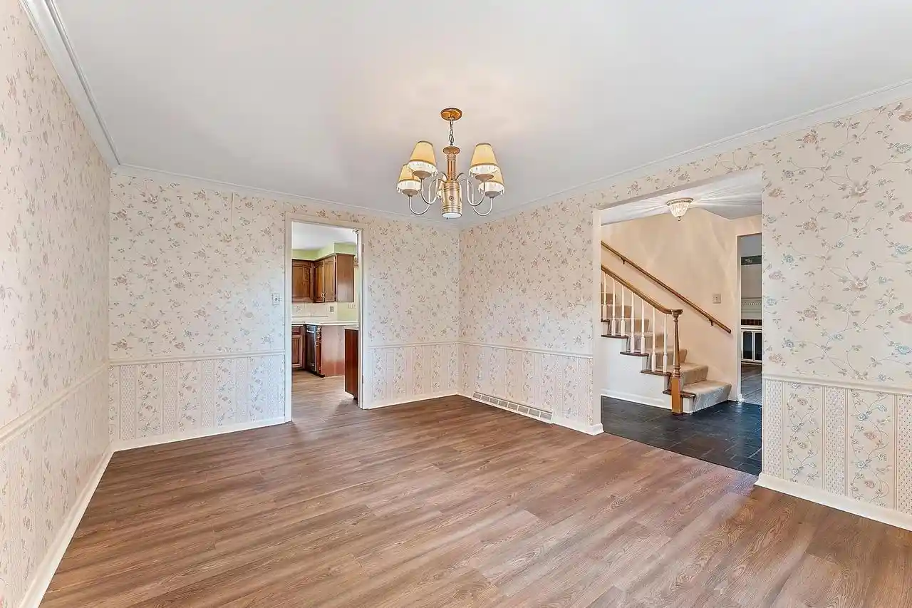 Photo 4 of Single family home for sale at 501 St Marys Blvd, Green Bay, WI 54301 | MLS# 50333559 | Listing updated on 2026-10-02
