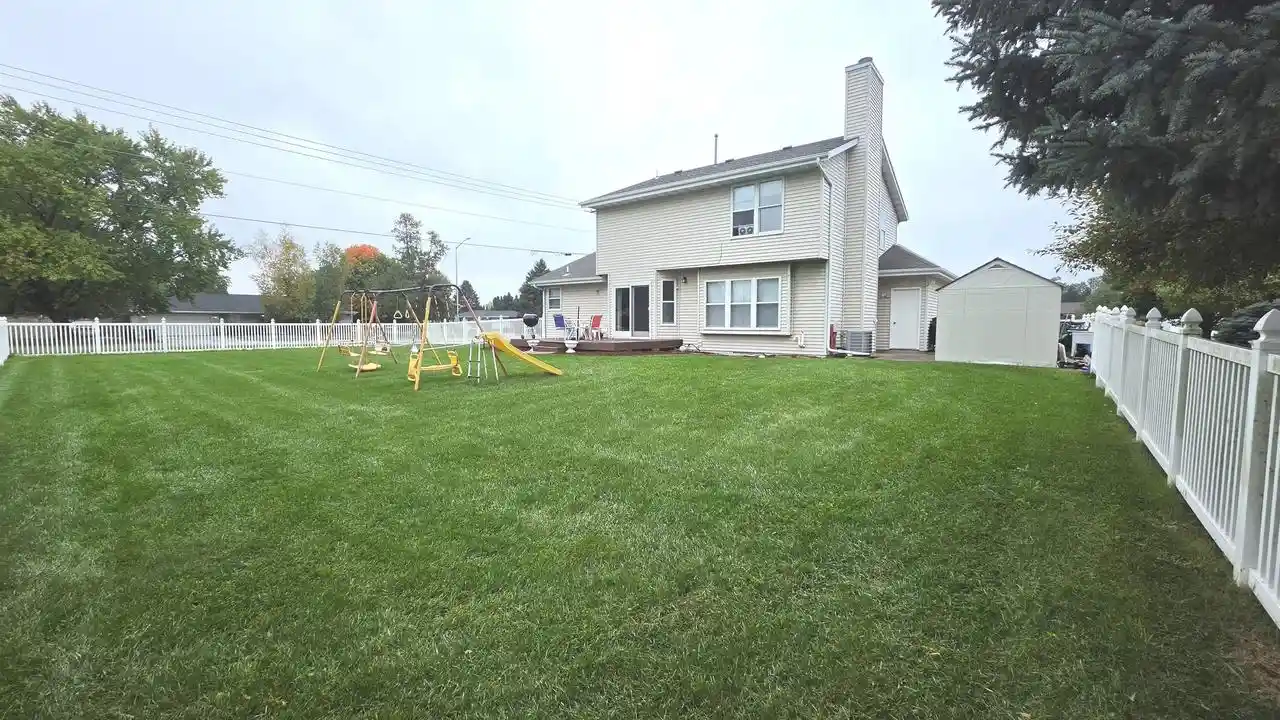 Photo 4 of Single family home for sale at 1304 N Wuthering Hills Dr, Janesville, WI 53546 | MLS# 2033758 | Listing updated on 2026-10-10