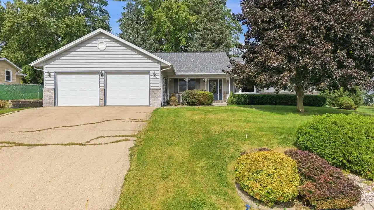 Photo 1 of Single family home for sale at 812 E South St, Beaver Dam, WI 53916 | MLS# 2033766 | Listing updated on 2026-10-04