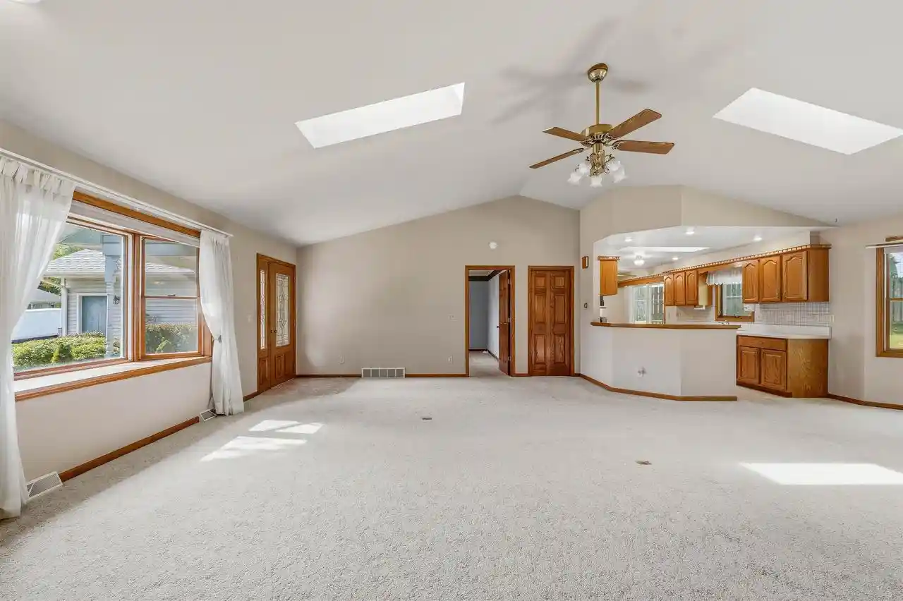 Photo 3 of Single family home for sale at 812 E South St, Beaver Dam, WI 53916 | MLS# 2033766 | Listing updated on 2026-10-04