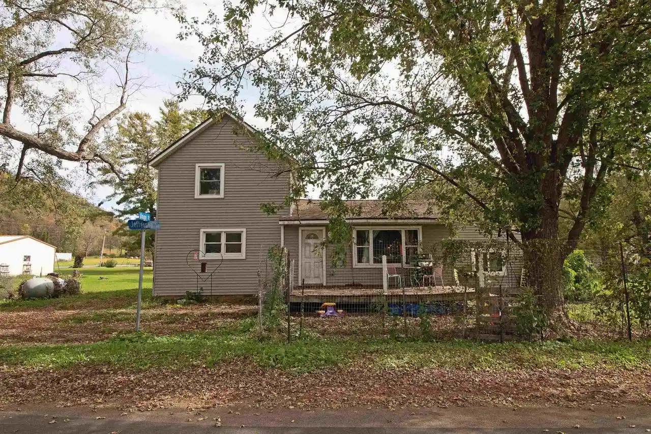 Photo 1 of Single family home for sale at 25303 Jefferson St, Richland Center, WI 53581 | MLS# 2033768 | Listing updated on 2026-10-01